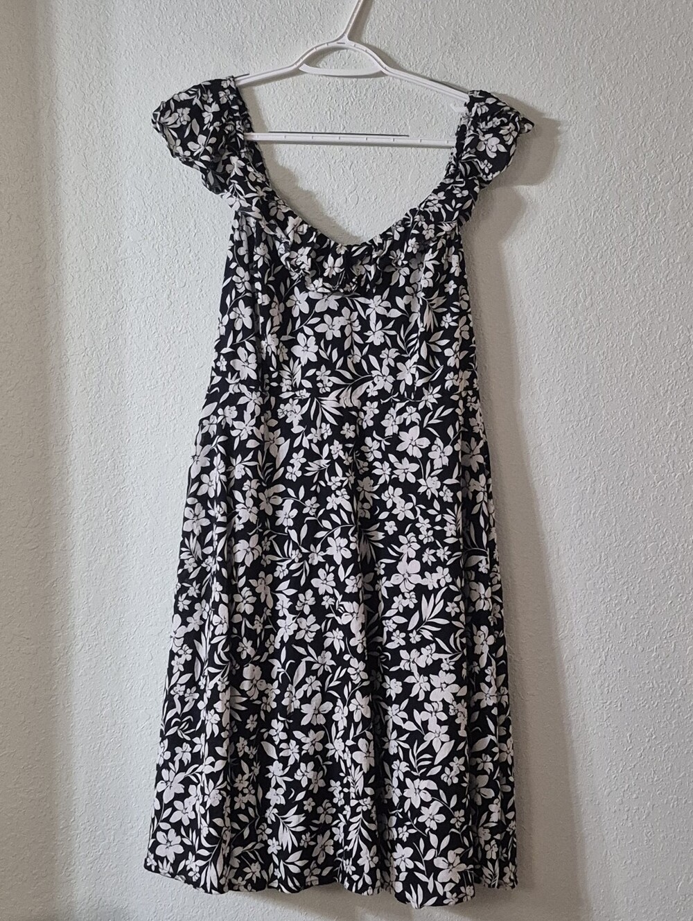 Old Navy Black & White Floral Sundress with Ruffle Straps